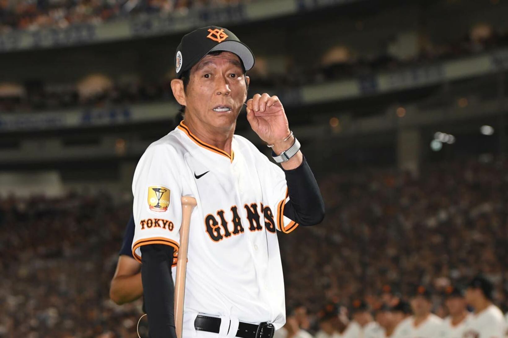 巨人のユニホームが似合いすぎる明石家さんま