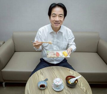 すしランチの画像を投稿した頼清徳総統（頼氏のフェイスブックから）