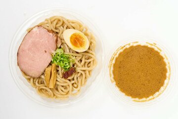 「とみ田監修　濃厚豚骨魚介　冷しつけ麺」（税込み６９９．８４円）