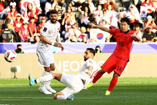 バーレーン戦で３点目のゴールを決めた韓国代表ＭＦ李康仁（ロイター）