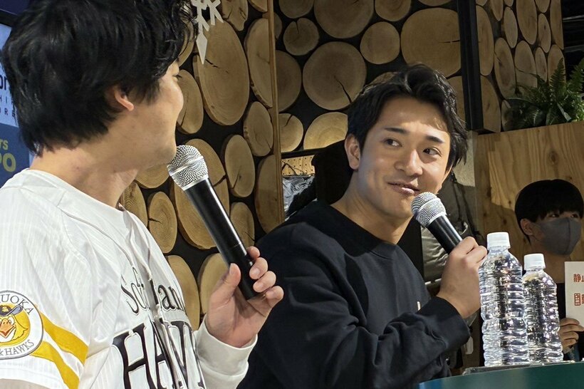 福岡市内の商業施設でトークショーを行うソフトバンク・柳町達
