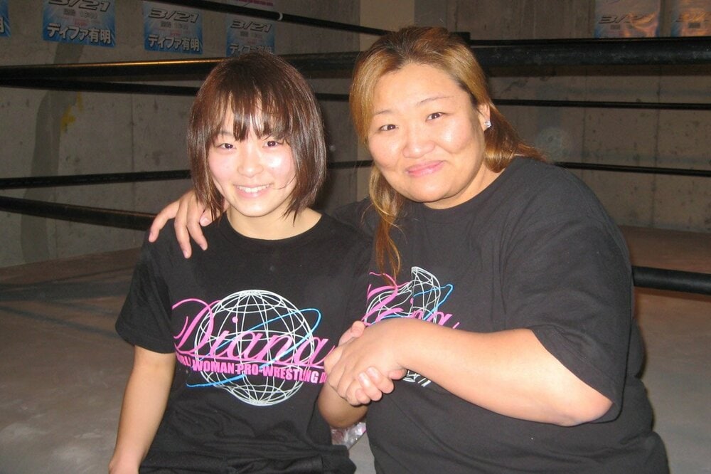 １４歳で入団テストに合格。右は井上京子（１１年２月）