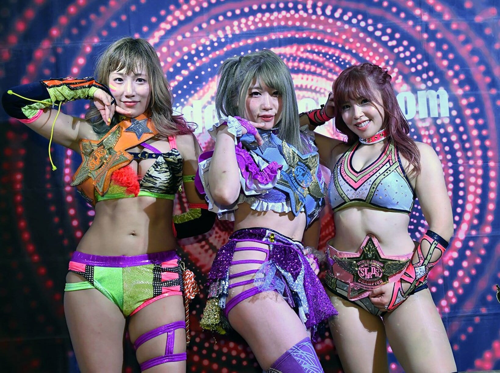 「元祖コズエン」の中野たむ(中)、白川未奈(右)、ウナギ・サヤカ（2020年）