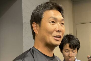 報道陣の取材に応じる神村学園・小田監督