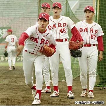 １９９７年の練習風景。左から黒田、高橋建、高橋英樹、小早川
