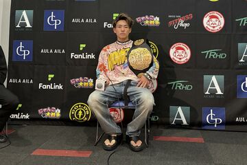 王座を防衛した横山朋哉