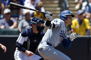 ９回、二塁打を放った大谷翔平（ロイター）