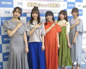  写真集発売記念イベントを行った「わーすた」の（左から）三品瑠香、小玉梨々華、坂元葉月、廣川奈々聖、松田美里（東スポＷｅｂ）