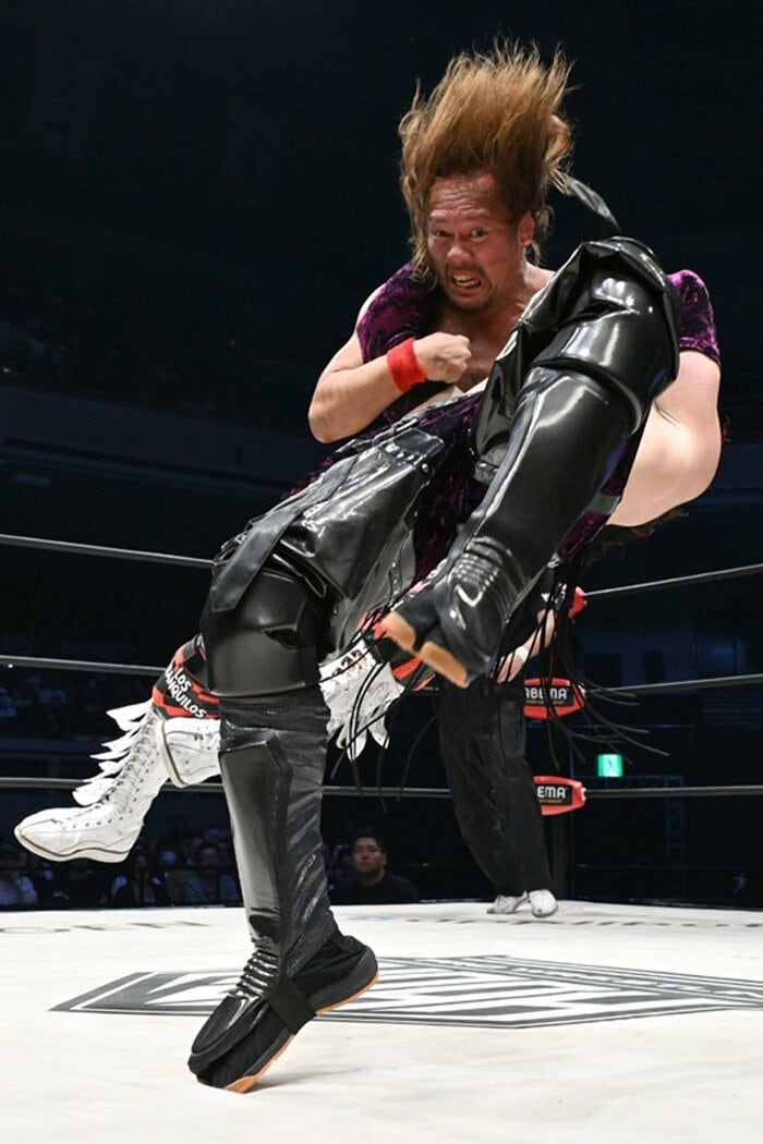 OZAWA(右)をデスティーノで仕留めた内藤哲也