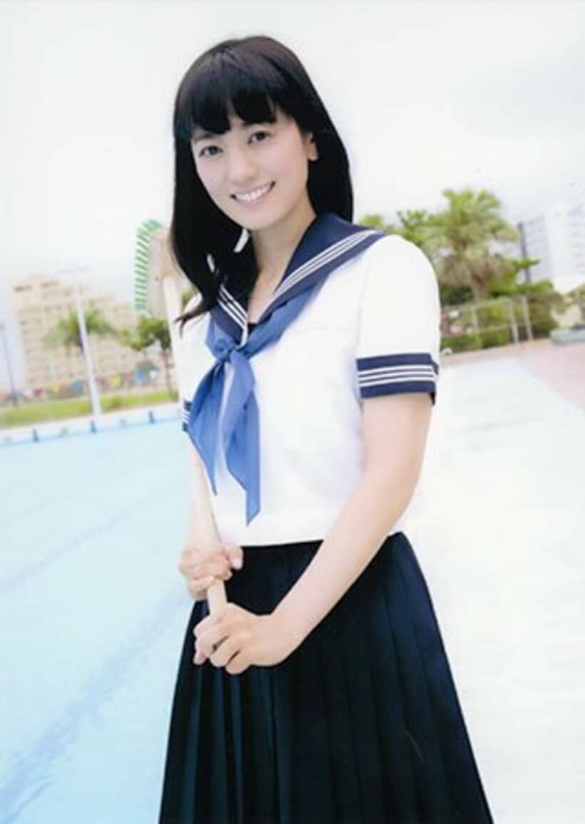 セーラー服姿を披露した脊山麻理子