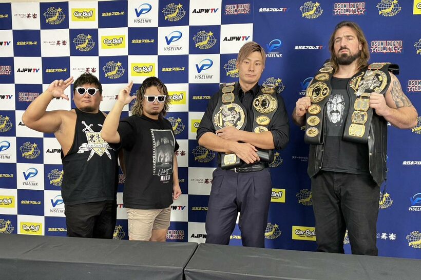 会見を行った（左から）羆嵐、大森北斗、綾部蓮、タロース