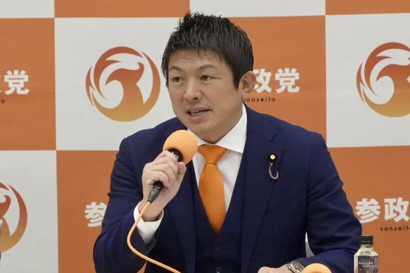 会見する神谷宗幣代表