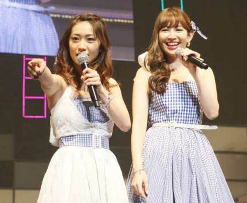大島優子と小嶋陽菜（右）