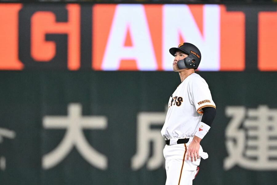 タイムリーを放ち喜ぶ坂本勇人