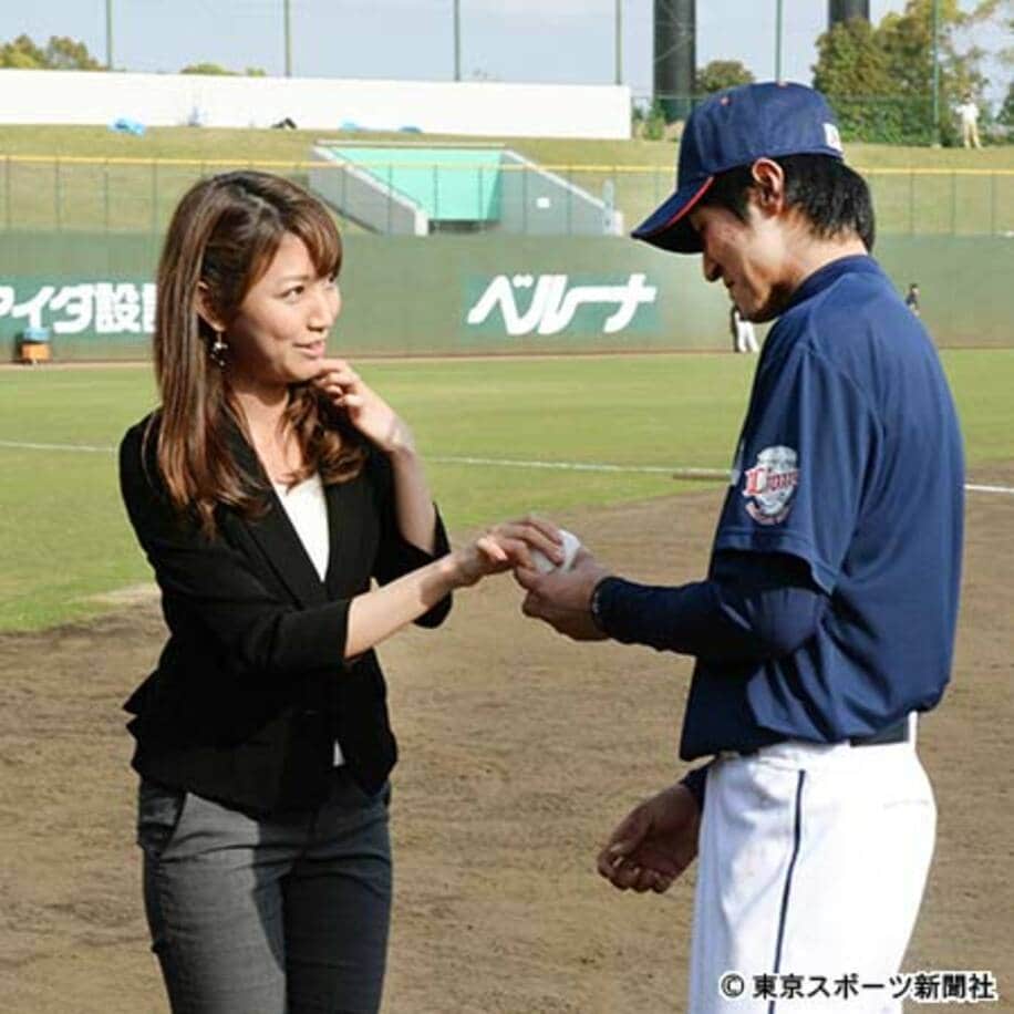  昨年４月、当時は選手と取材者の関係だった三田アナ（左）と金子