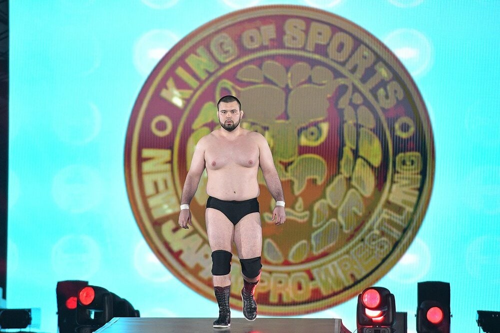 丸刈り姿で登場したウルフアロンに、東京ドームは騒然