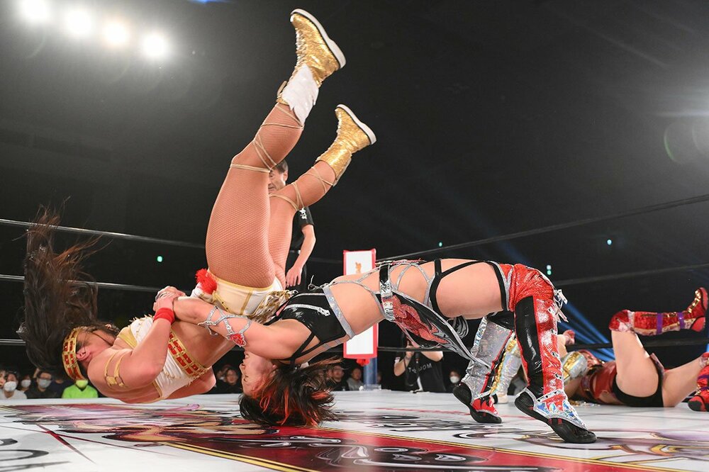 メーガンにジャーマンスープレックスホールドを決める林下詩美