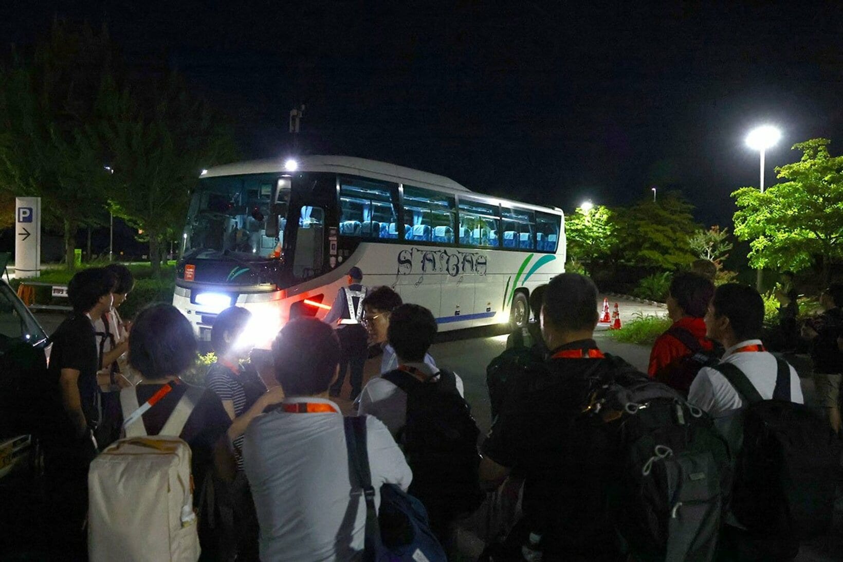 予定時間を大幅に遅れて到着したバス