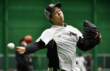  雨男“雨柳さん”本領発揮の青柳は20日、室内で調整