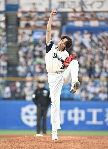 投球後は喜びの「マリオジャンプ」！