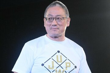 「UJPW」のTシャツに身を包み、大会を観戦したDDTの高木三四郎
