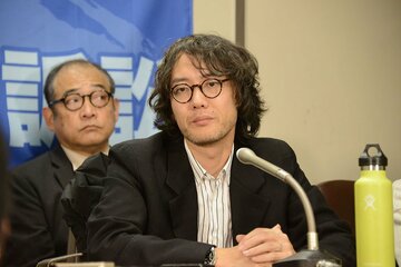 「気候正義訴訟」記者会見に出席した斎藤幸平氏