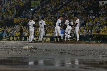 雨天決行した２０１７年のCSファーストステージ第２戦（阪神VSＤｅＮＡ＝甲子園）