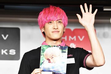 １st写真集を発売したEXIT兼近