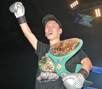 王座奪回に成功した岩田翔吉