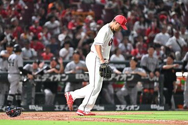 ５回、小浜に２点適時打を許しうなだれる広島・森