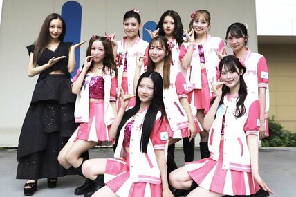 湘南でイベントを行ったRoLuANGELと、駆け付けた板野友美(左)