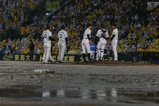 雨天決行した2017年のCSファーストステージ第2戦(阪神VSDeNA=甲子園)