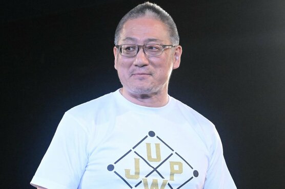 「UJPW」のTシャツに身を包み、大会を観戦したDDTの高木三四郎