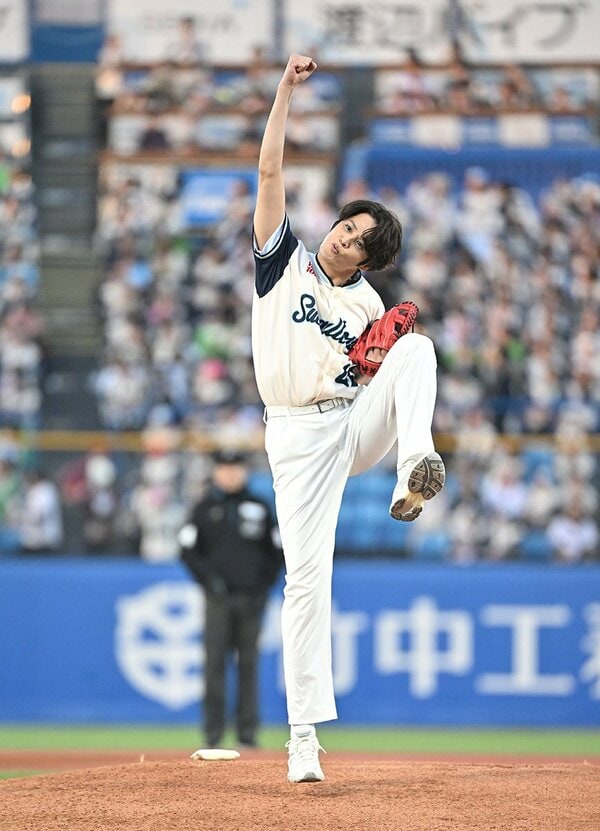 投球後は喜びの「マリオジャンプ」！