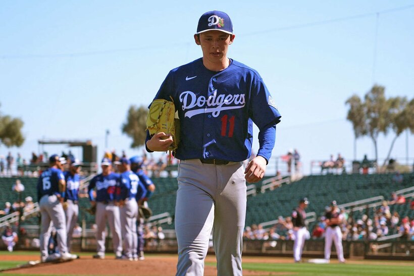 降板する佐々木（ロイター）