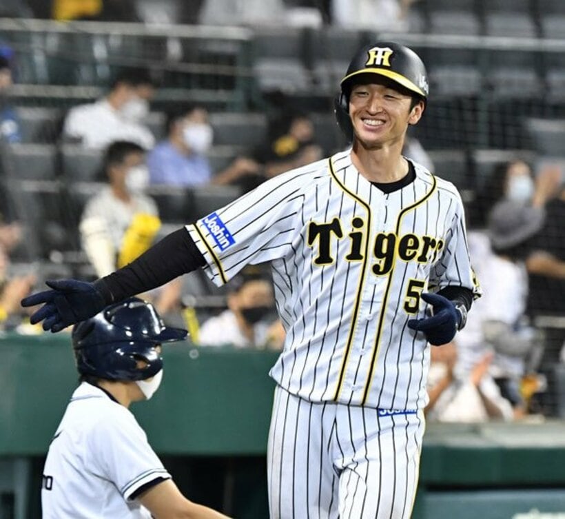  ６回、相手のワイルドピッチで先制のホームを踏んだ阪神・近本
