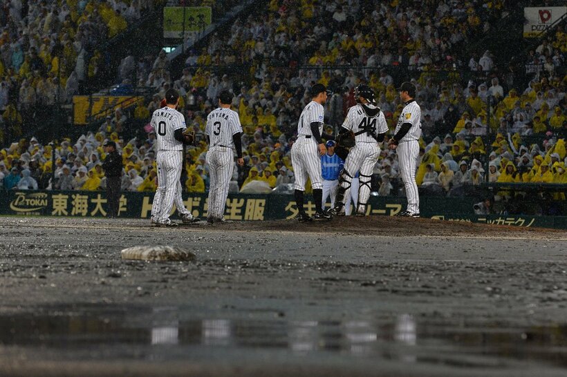 雨天決行した２０１７年のCSファーストステージ第２戦（阪神VSＤｅＮＡ＝甲子園）