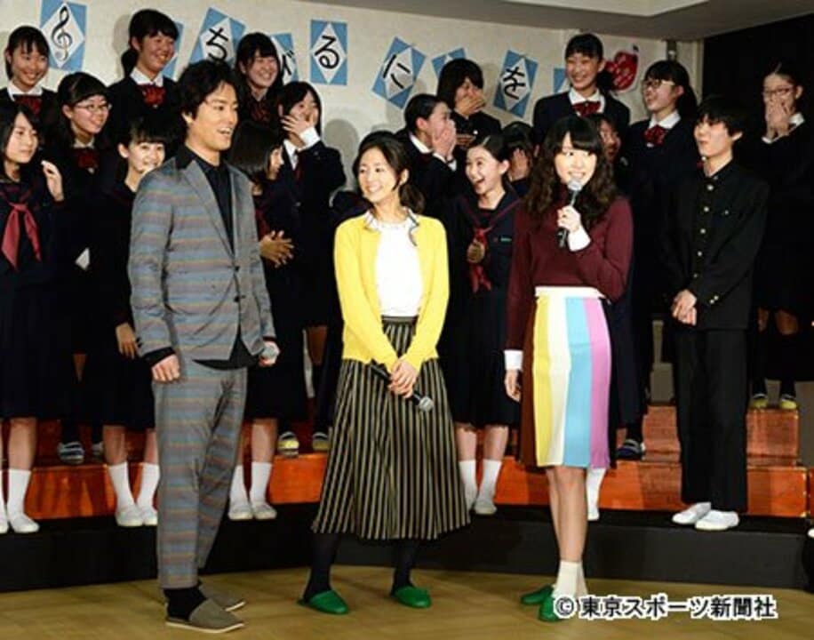 特別授業イベントにサプライズで登場した（左から）桐谷、木村、新垣