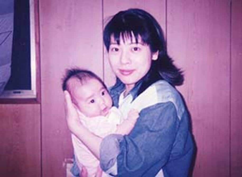 生後２か月の愛娘・千広を抱く母・大山博美