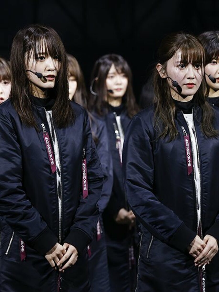  グループ初の無観客配信ライブで電撃発表した欅坂４６キャプテン・菅井友香（左）と副キャプテン・守屋茜
