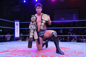 ベルトを防衛した青柳優馬