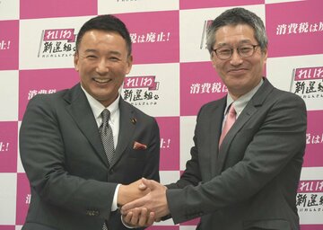  左から山本太郎氏、キム・テヨン（金泰泳）氏（東スポWeb）
