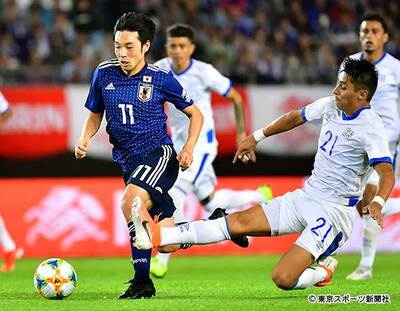 写真：中島翔哉 黒スパイクで日本代表の10番ハク奪か | 東スポWEB