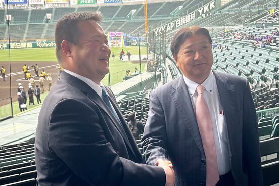 監督対談に臨む（左から）別海・島影監督、創志学園・門馬監督