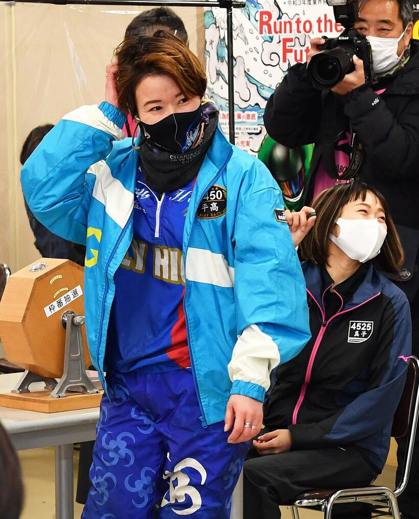  枠番抽選で２戦連続６号艇を引いた平高奈菜