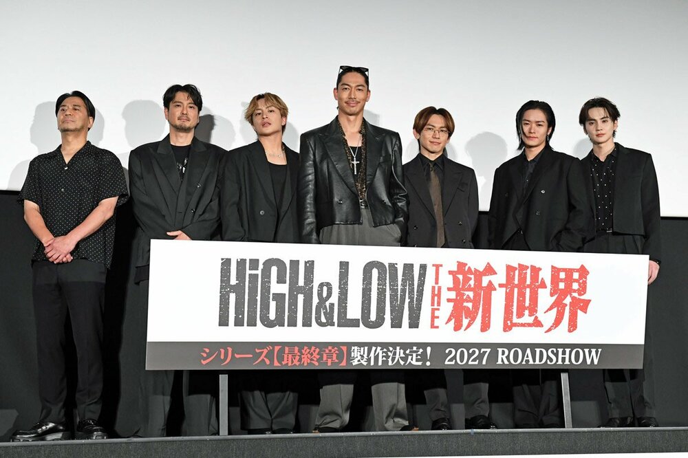 (左から)HIRO、平沼紀久、白濱亜嵐、AKIRA、NAOTO、川村壱馬、吉野北人