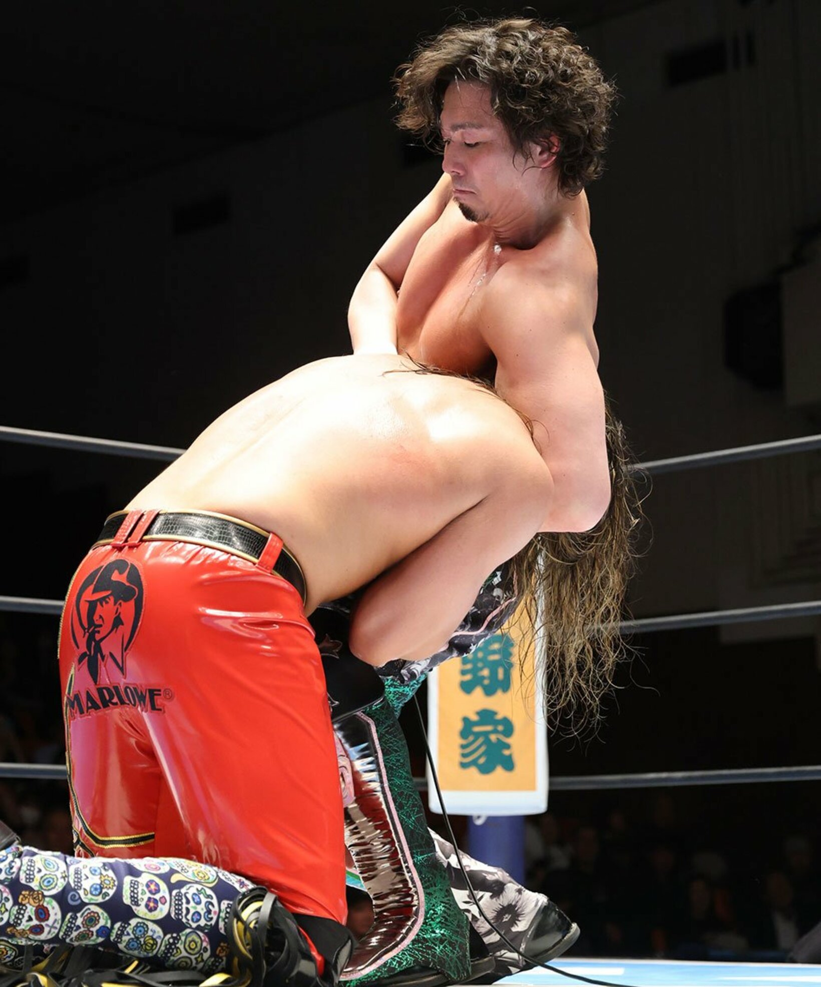 辻陽太を絞め落とすジェイク・リー