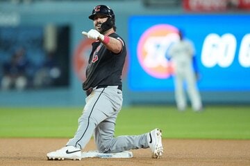 今季開幕直後、慣れ親しんだLAでドジャース戦に臨んだガーディアンズの捕手ヘッジズ（ロイター）