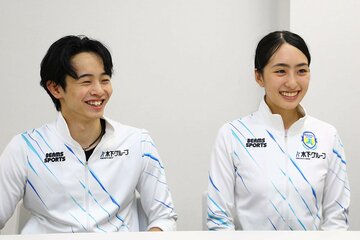笑顔で取材に応じた櫛田育良(右)と島田高志郎
