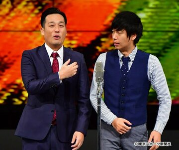  藤崎マーケットの田崎（左）とトキ